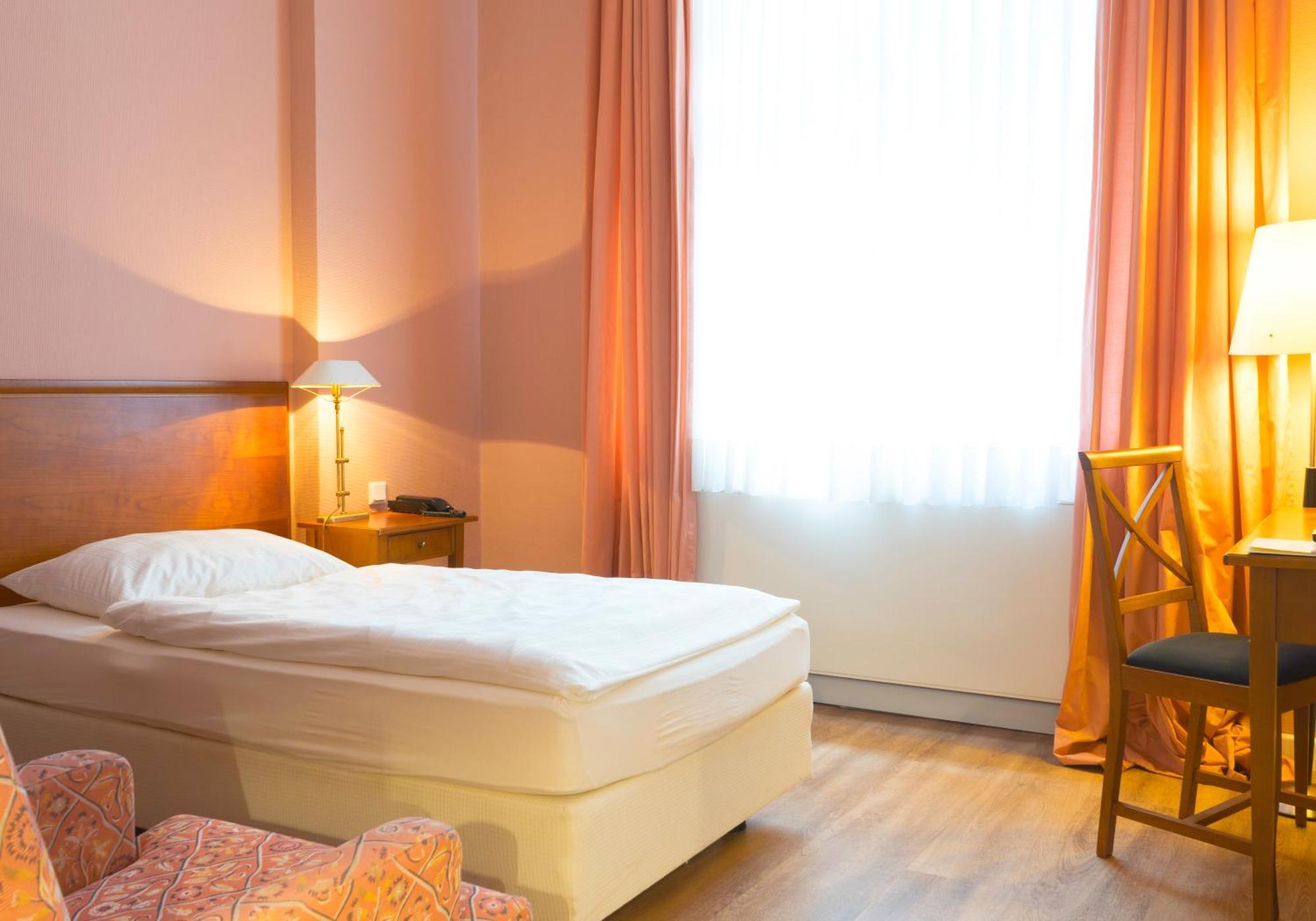 Hotel Villa Viktoria Luise Blankenburg  Rum bild